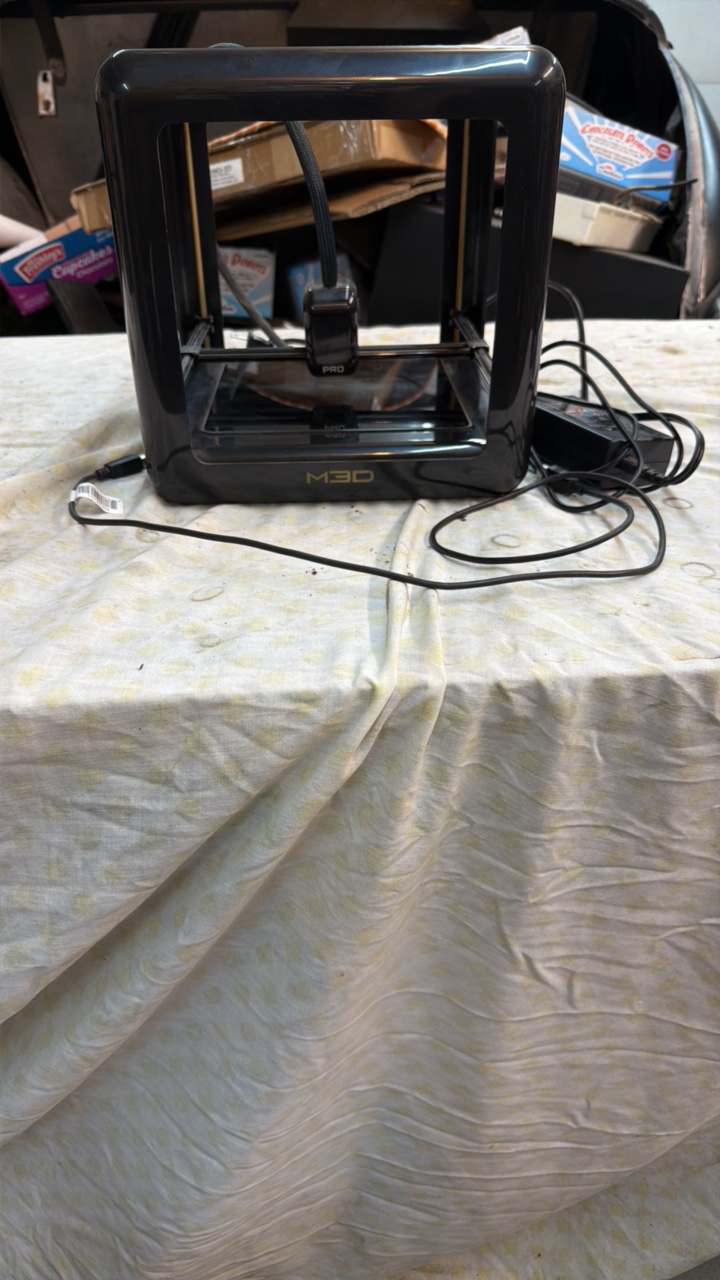 lot 215 image: M3D Pro Printer