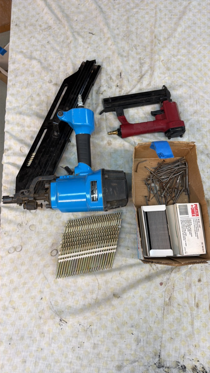 lot 216 image: Central Pneumatic 43151 framing air nail gun and brad nailer