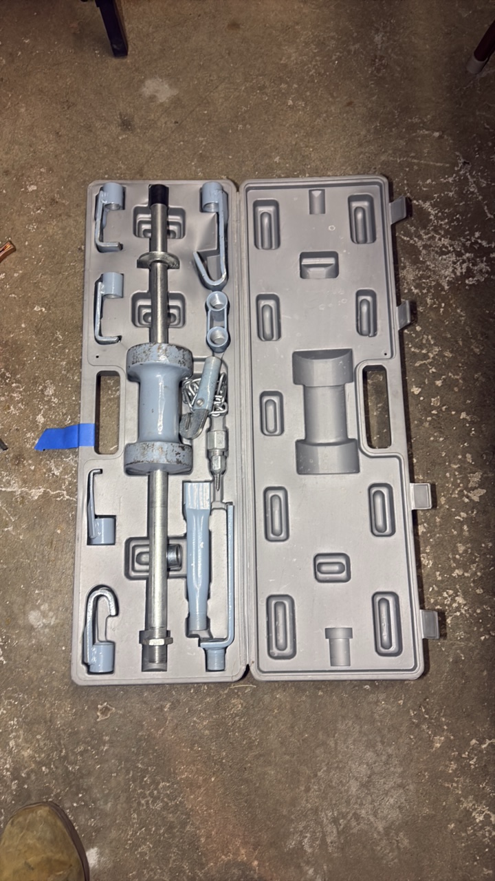 lot 221 image: HARBOR Freight Slide hammer and puller set 38878