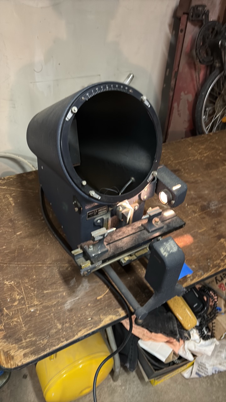 lot 229 image: VINTAGE Micro-VU 400 compact optical comparator