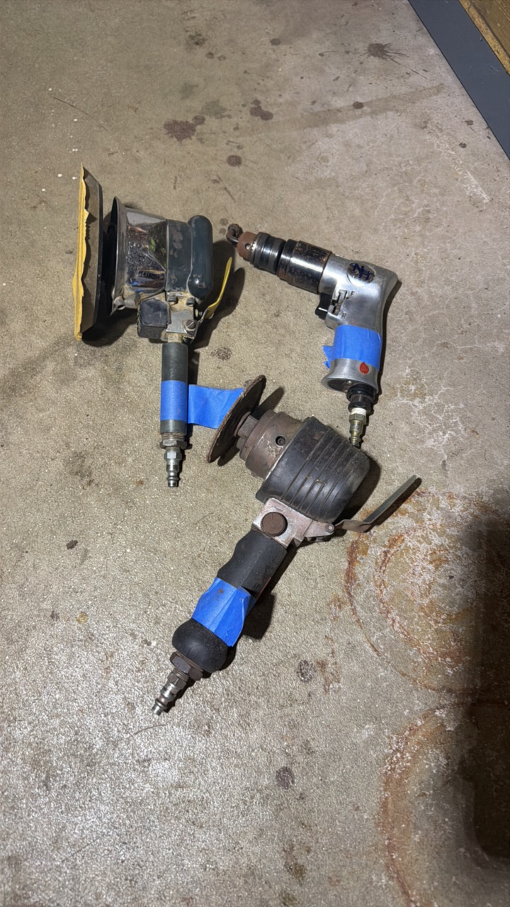 lot 231 image: (2) PNEUMATIC sanders (1) pneumatic  reversible drill