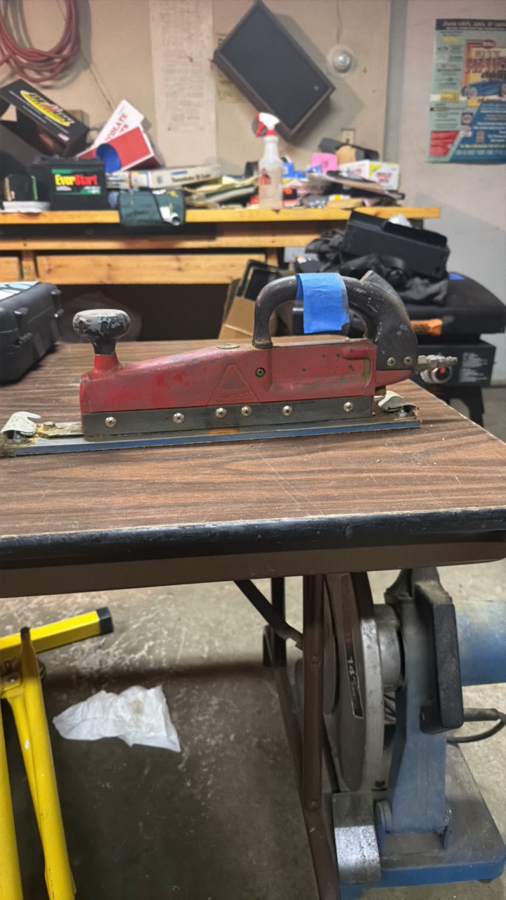 lot 240 image: ATCOA Pneumatic Viking 15 sander