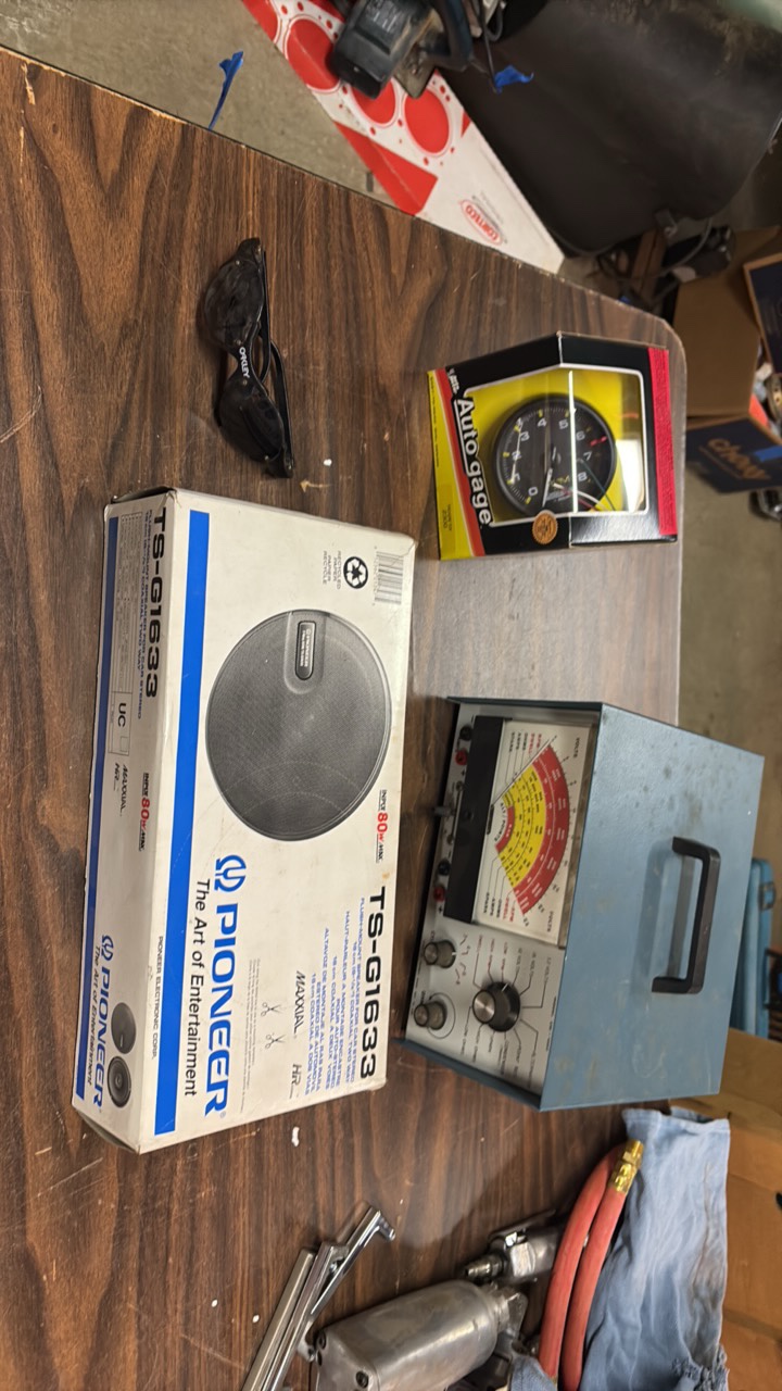 lot 244 image: HEATHKIT engine analyzer Pioneer speakers Tachometer