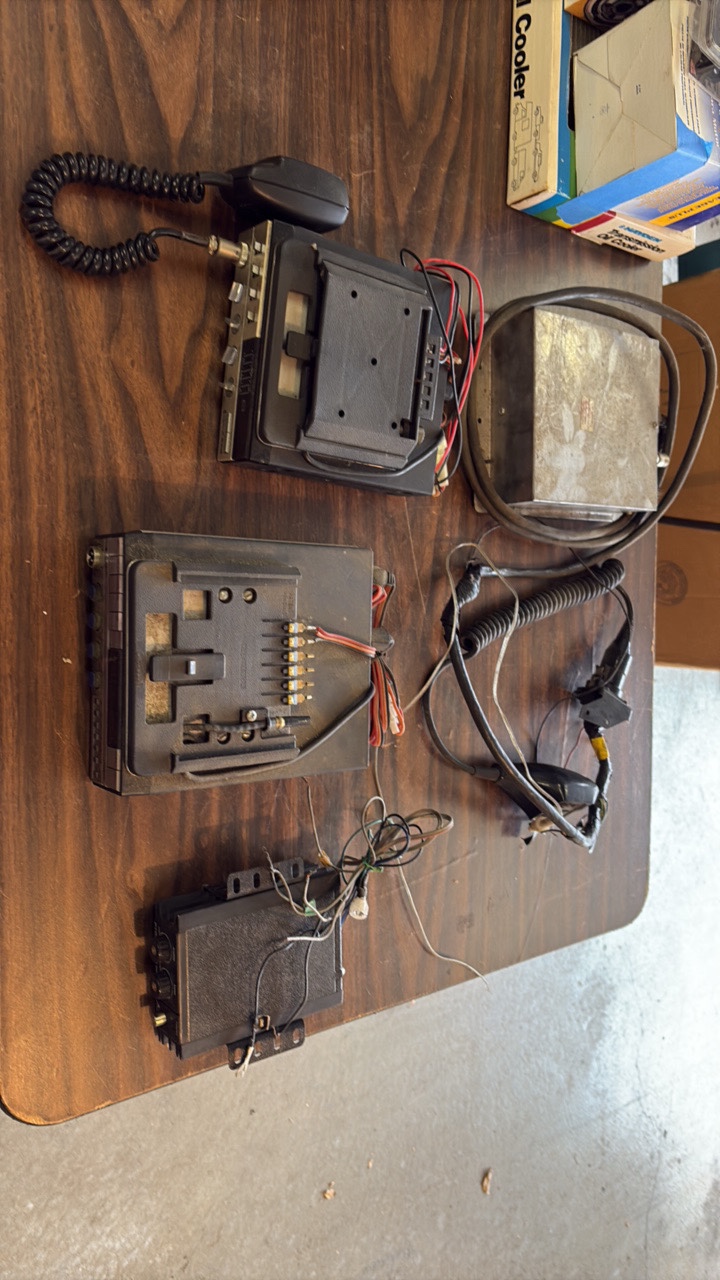 lot 249 image: PYRAMID Car audio booste (2) Vintage Cobra CB (1) Ford CB