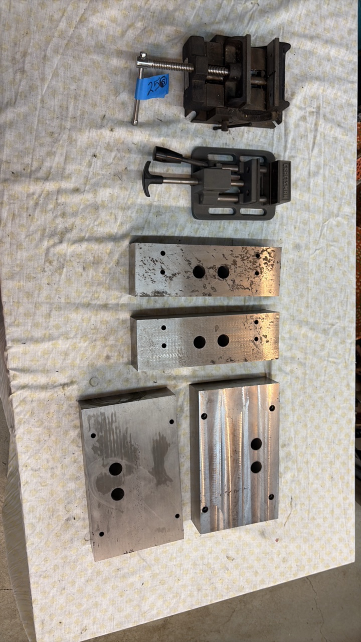 lot 25 image: (2) VISE grips and 4 aluminum blocks 2 12 thick and 1 long
