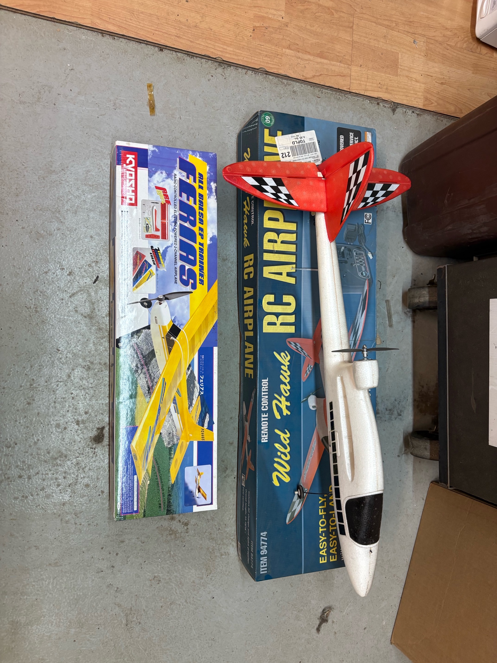 lot 256 image: 2 Remote control RC planes. One is brand new still sealed