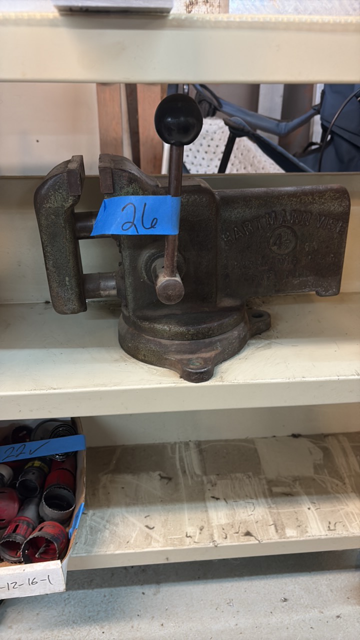 lot 26 image: HARTMANN VISE 4 12