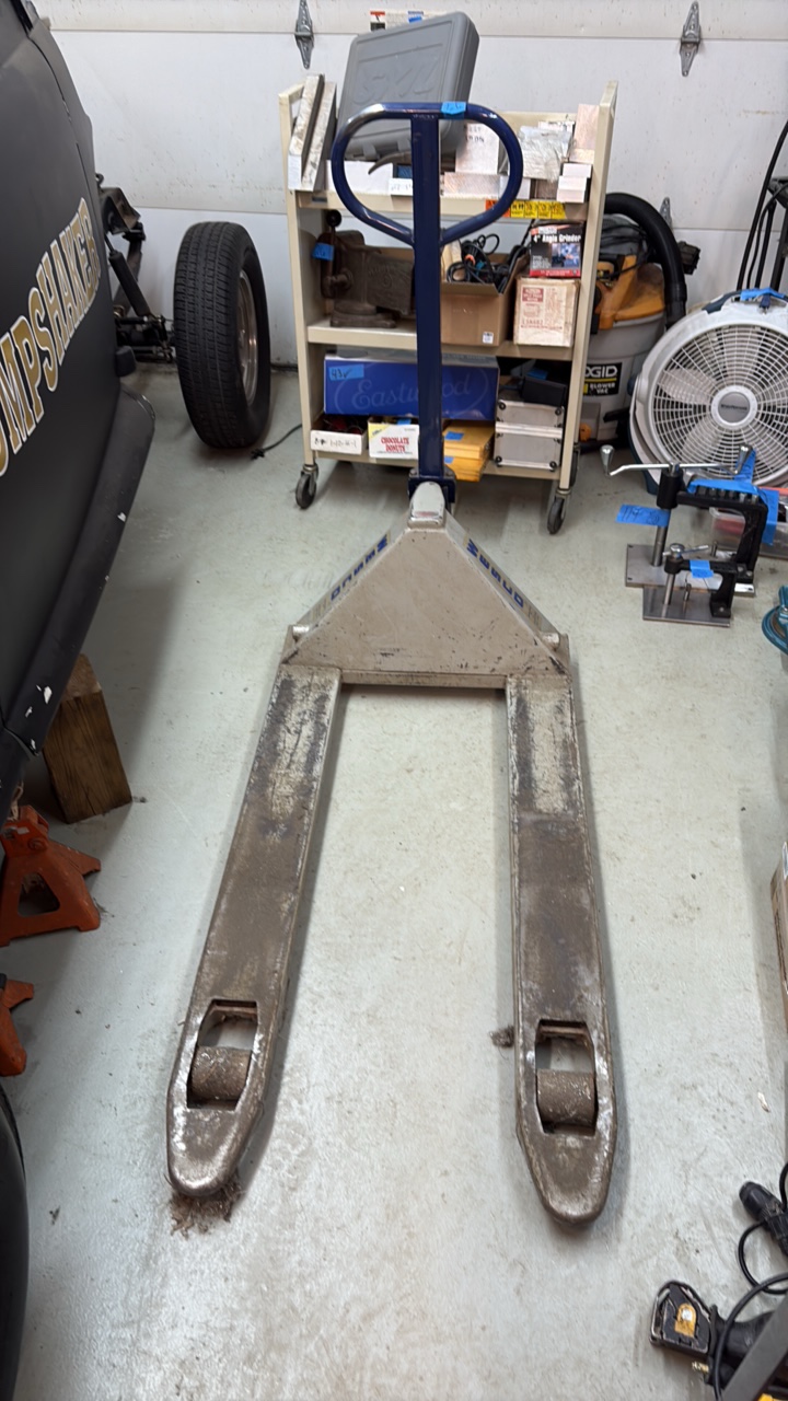 lot 27 image: WESCO pallet jack