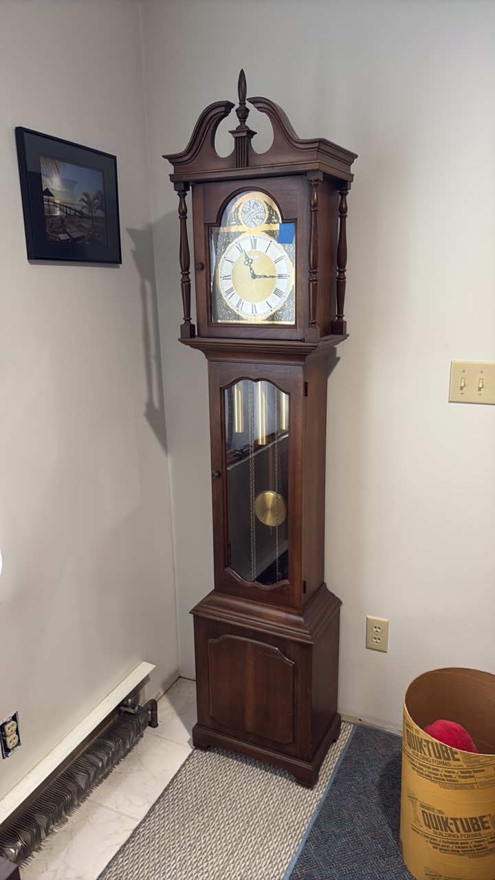 lot 29 image: VINTAGE Howard Miller Tempus Fugit grandmother clock