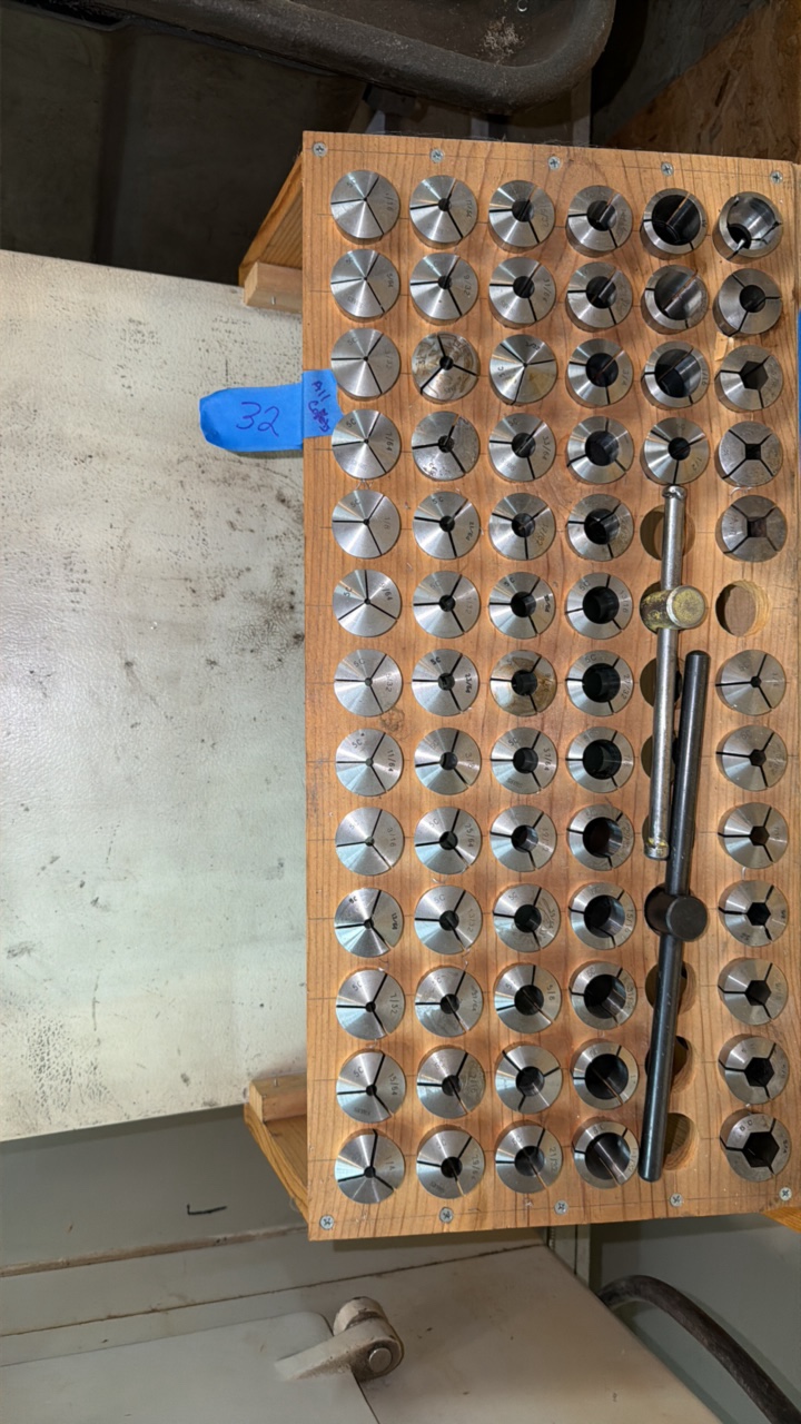 lot 32 image: Approx 68 5C round collets