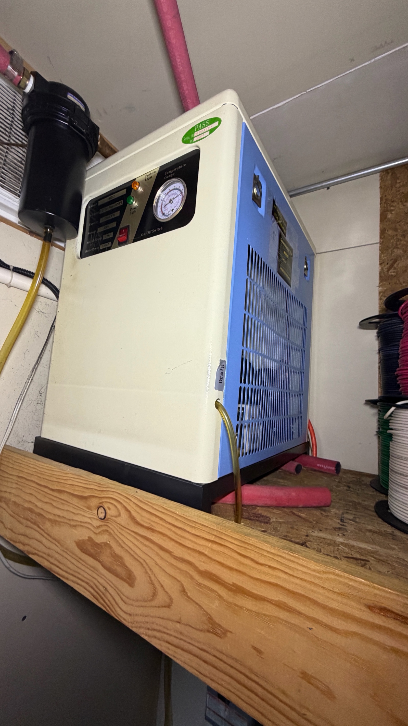 lot 4 image: CENTRAL Pneumatic Advanced 3-in-1 compressed air dryer system 40221