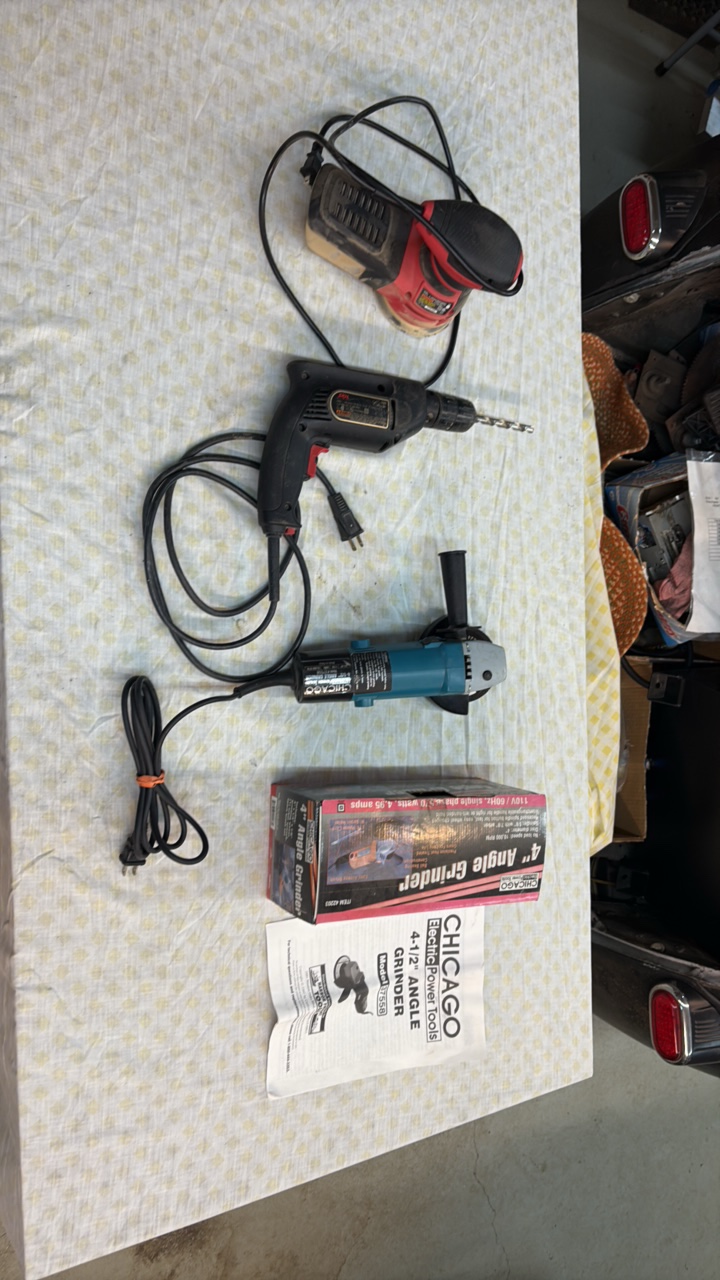 lot 42 image: Chicago angle grinder, Bauer orbital sander, and skil drill