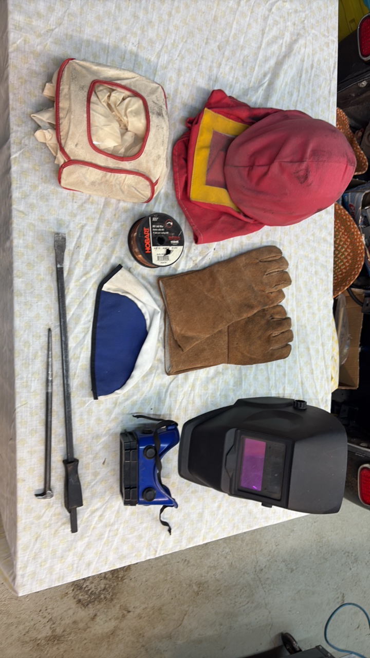 lot 45 image: WELDING equipment