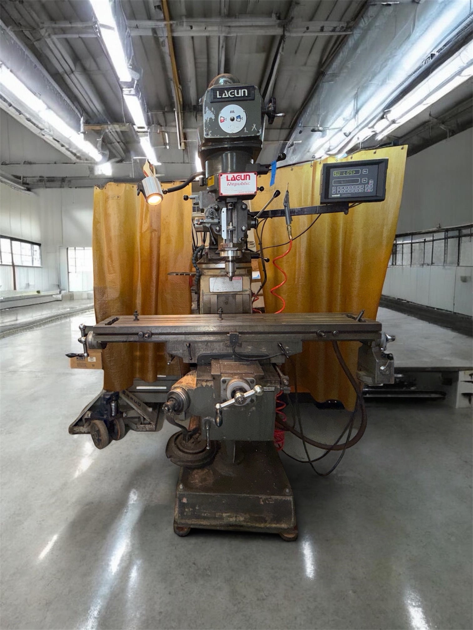 lot 5 image: Lagun Republic FTV-25 Vertical Milling Machine