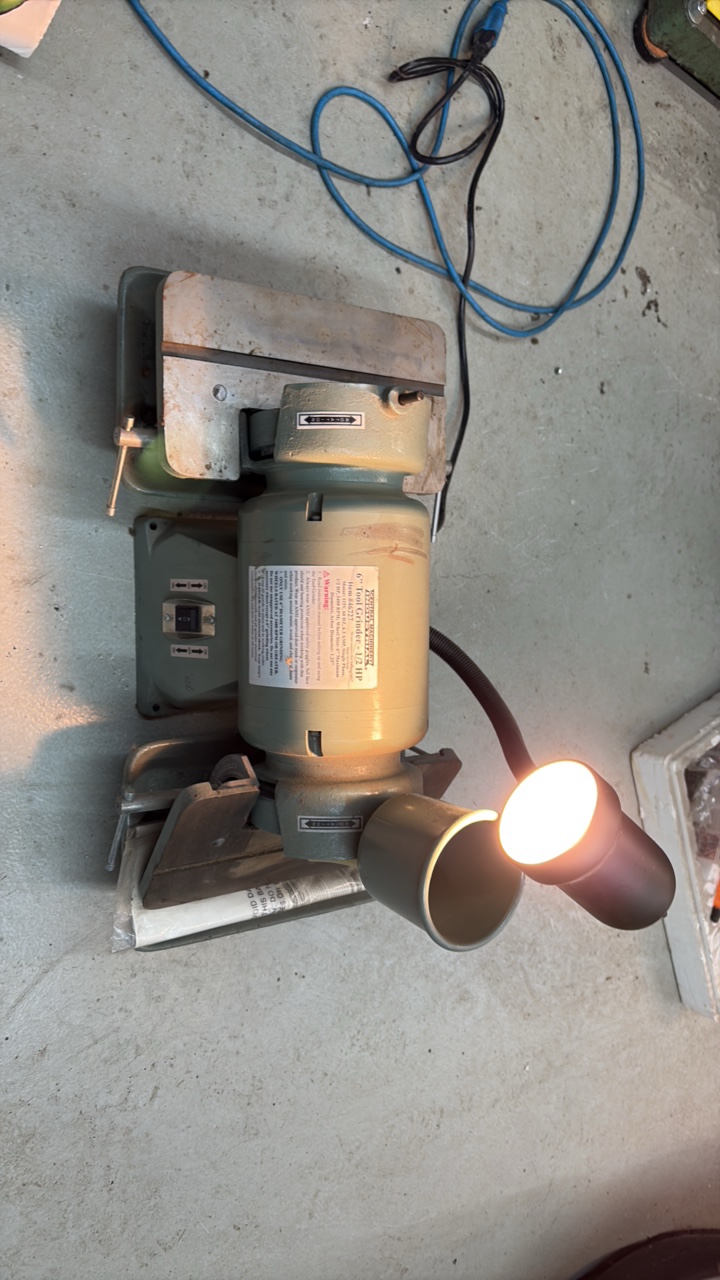 lot 69 image: CENTRAL Machinery 6 tool grinder