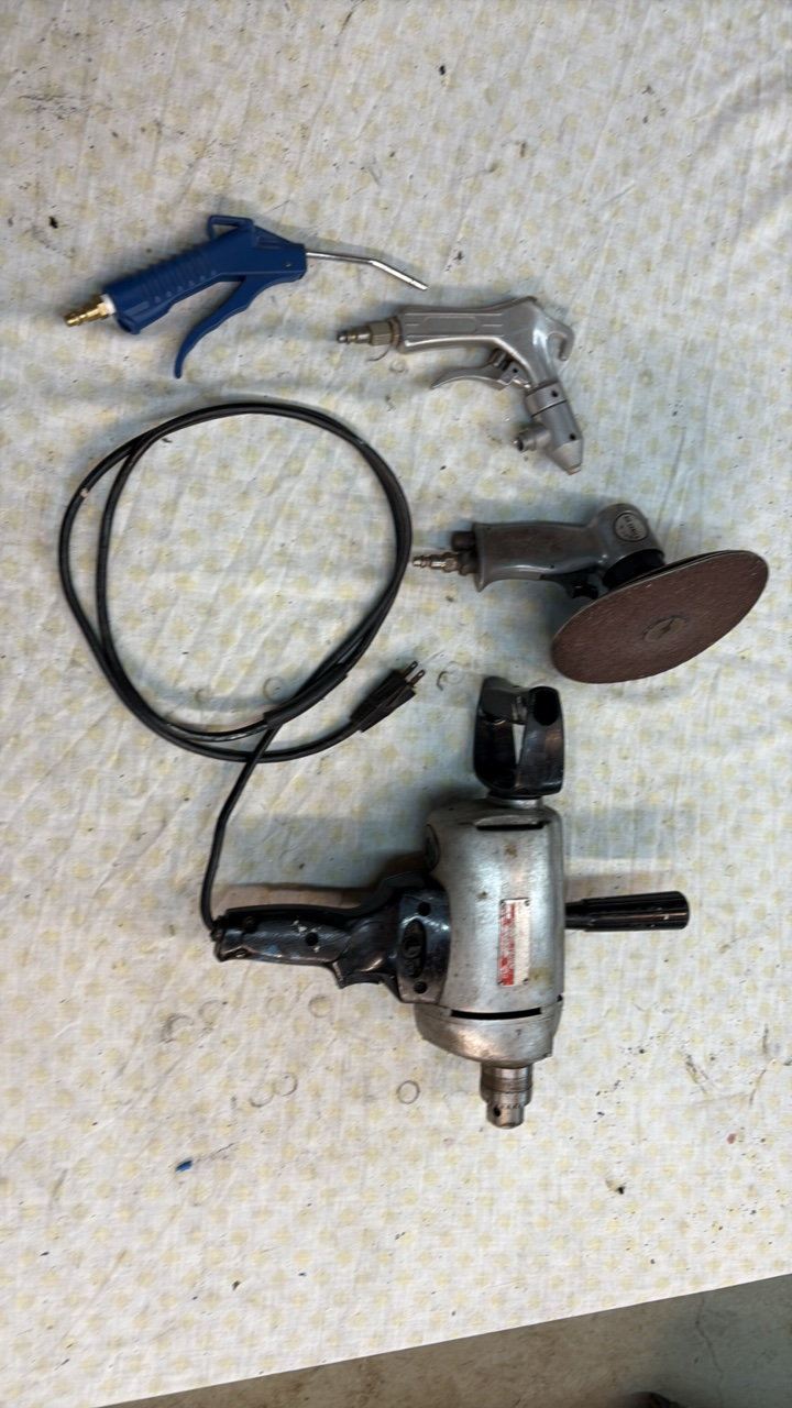 lot 72 image: CRAFTSMAN electric drill, Air blowers, air sander