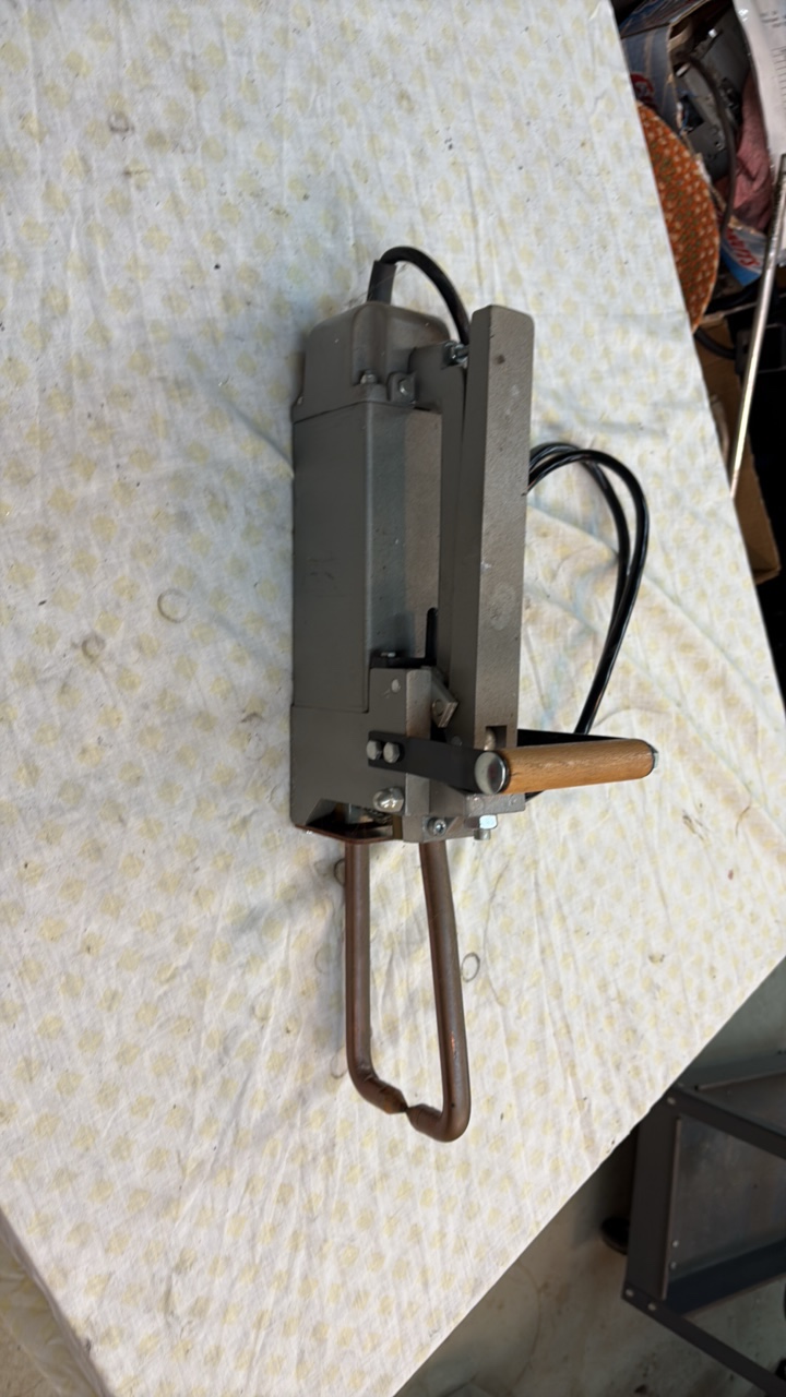 lot 74 image: SPOT welder 115 volt