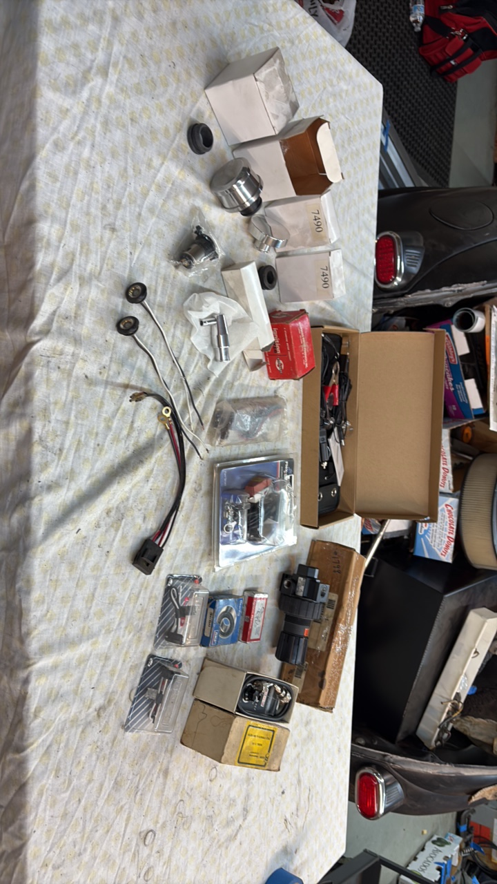 lot 84 image: ELECTRICAL and Automotive parts