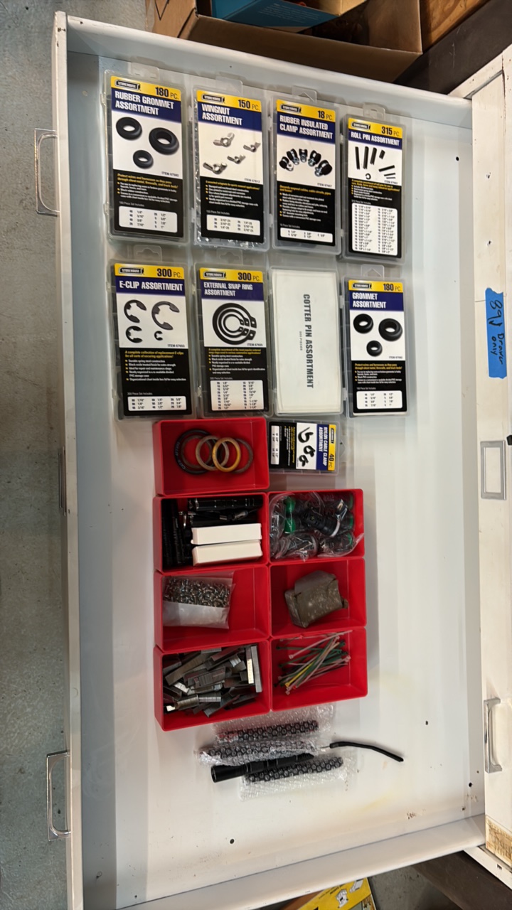 lot 90 image: HARDWARE e-clips, snap rings, and more