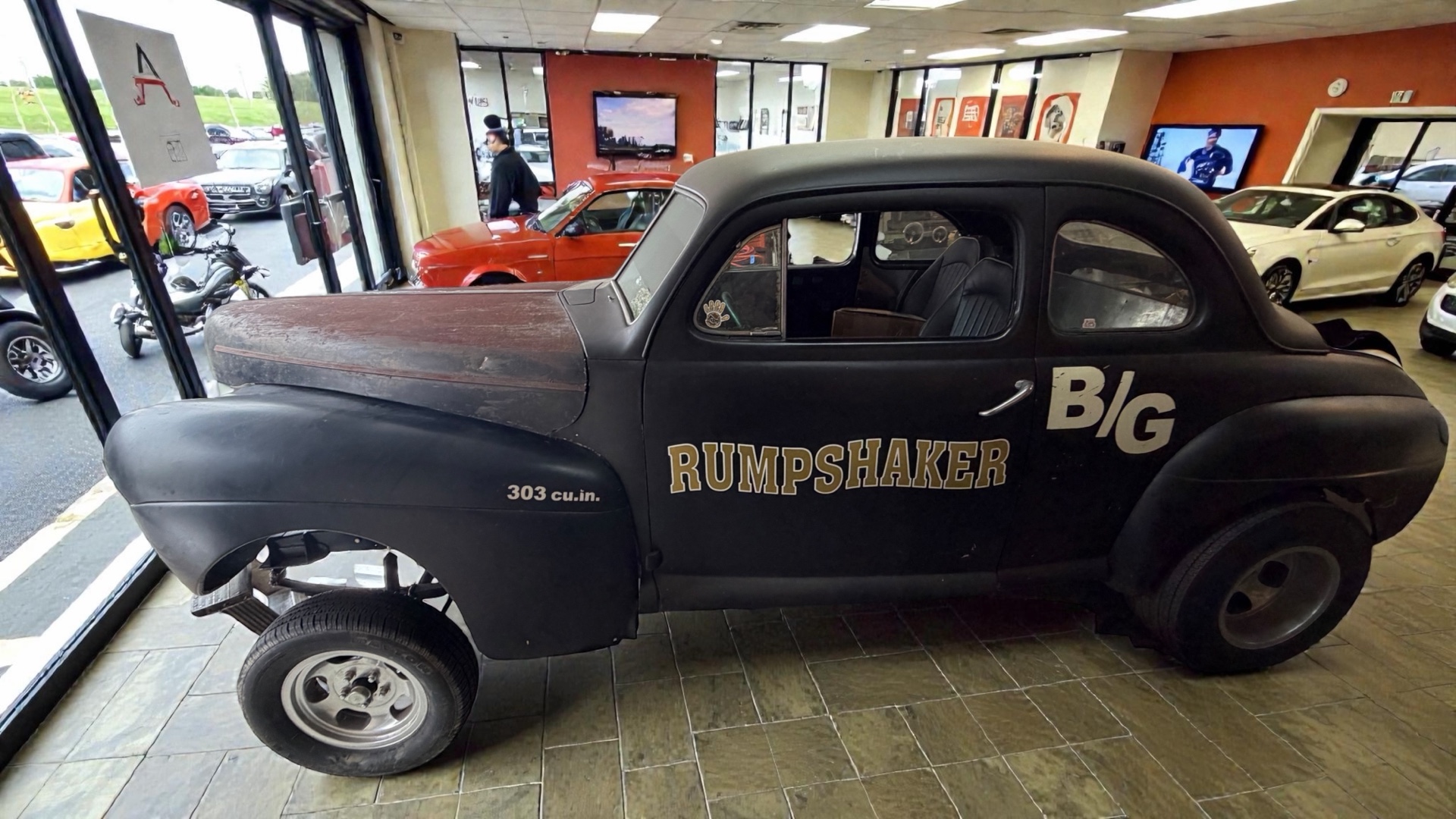 lot 9A image: COLLECTOR 1947 Ford 2-door coupe