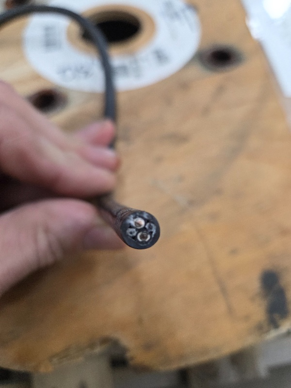 lot 24 image: HuberSuhner EN264-3-2 600V 3x1.5mm Electrical Cable on Wooden Spool