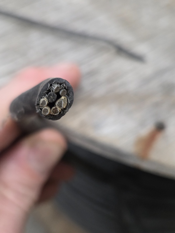 lot 27 image: HuberSuhner GKW-LW 600V 12x1 mm2 Traction Cable Spool