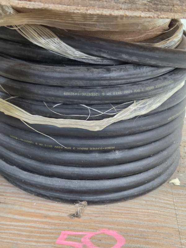 lot 50 image: HuberSuhner Radox 3 GKW 3-Conductor 600V Industrial Power Cable on Wooden Spool