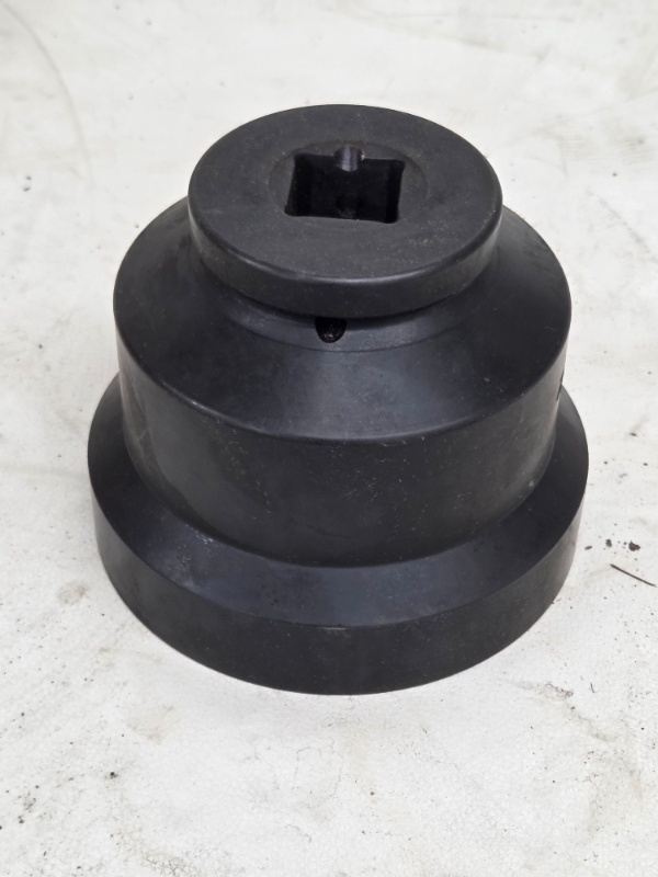 lot 68 image: Heavy Duty 4-Inch Spindle Nut Socket Tool