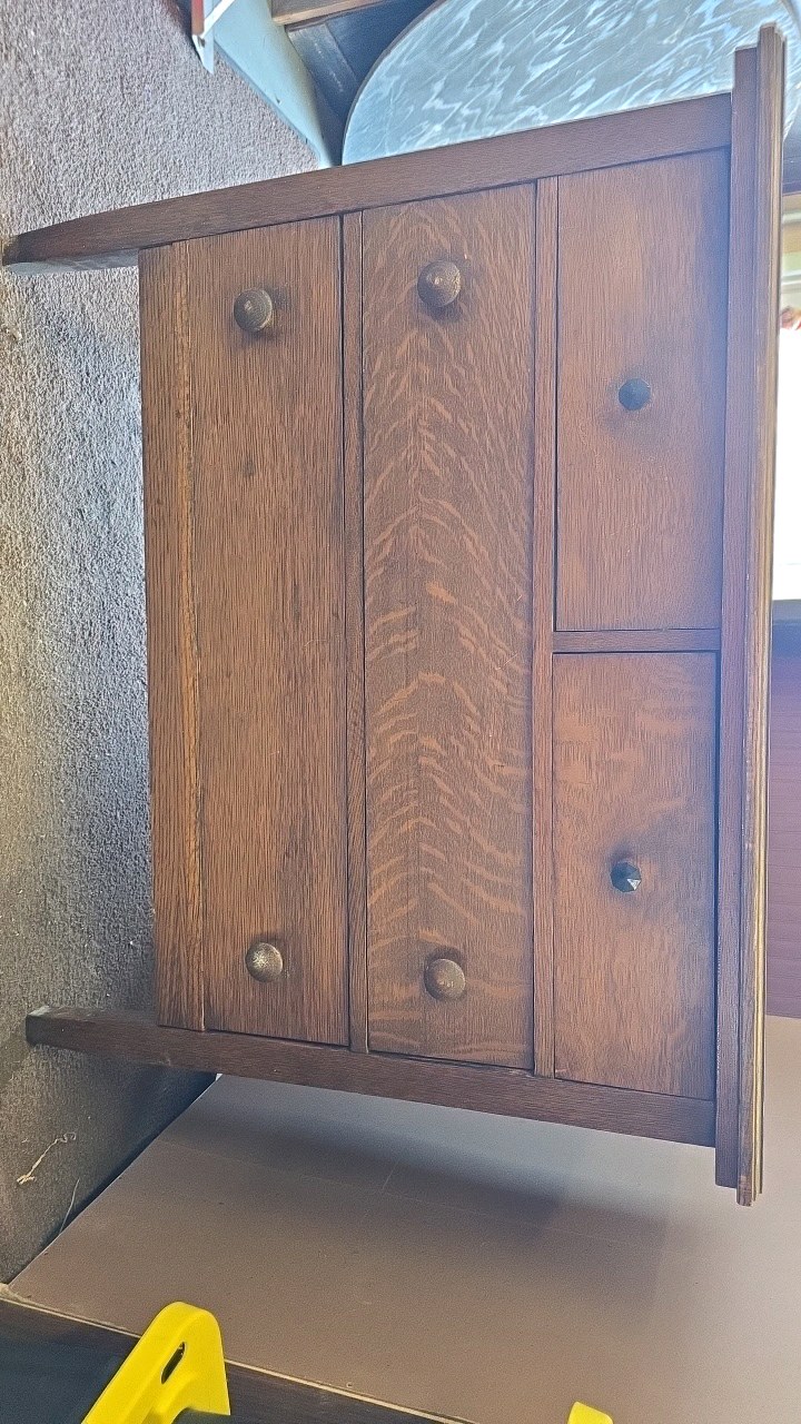 lot 17 image: Vintage Dresser 4 Drawers