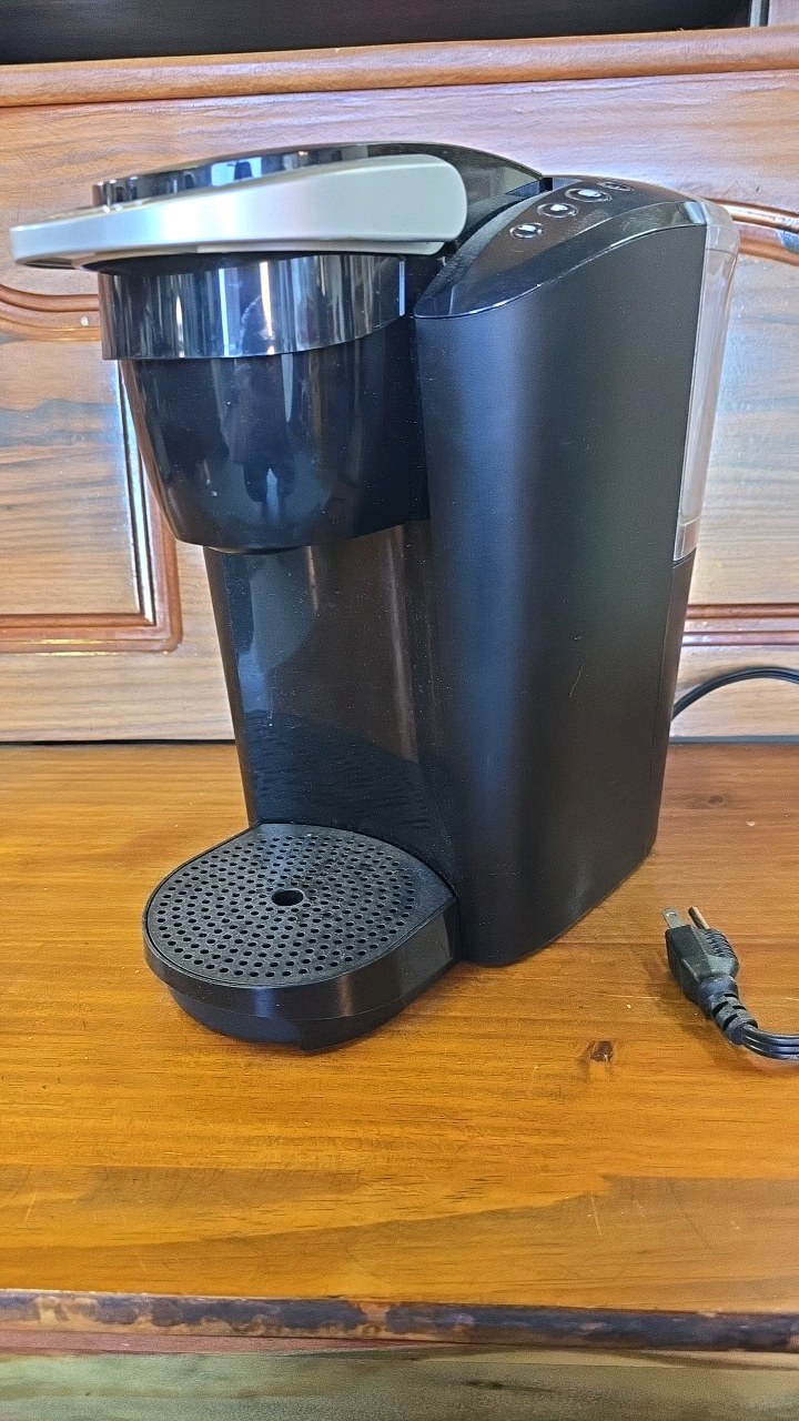 lot 19 image: Keurig Coffee Maker One Cup At A Time, WORKS