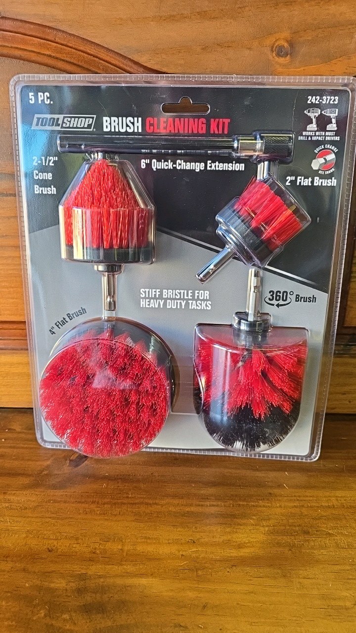 lot 38 image: RED NEW Tookshop Brush Cleaning Kit