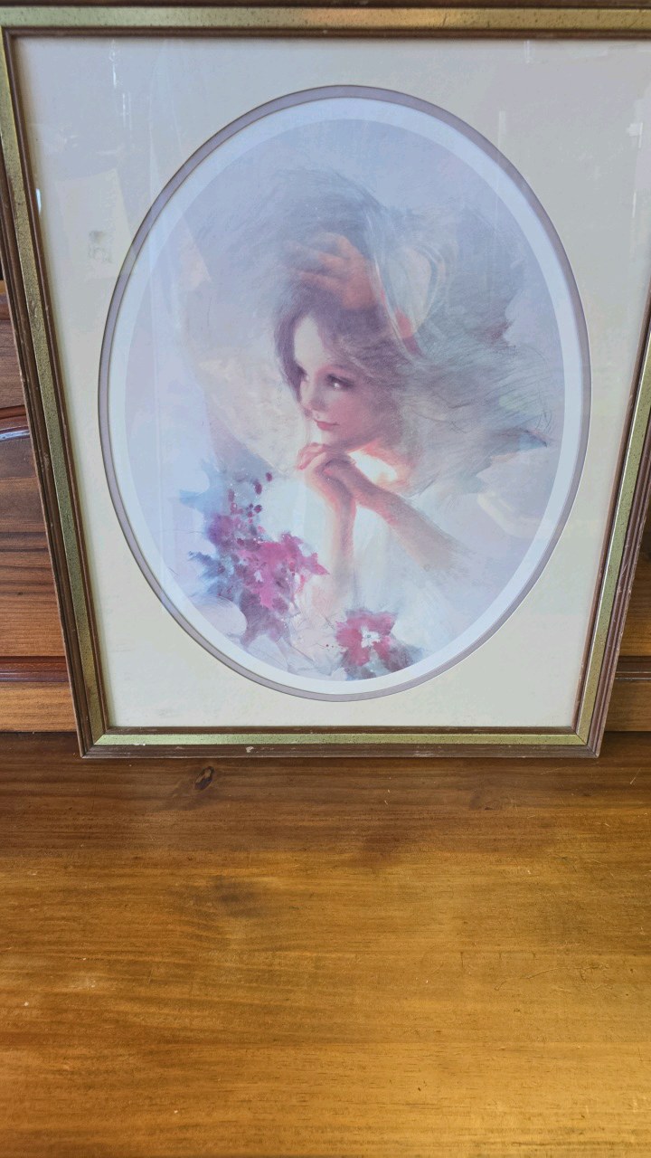 lot 47 image: Beautiful Vintage Women Picture