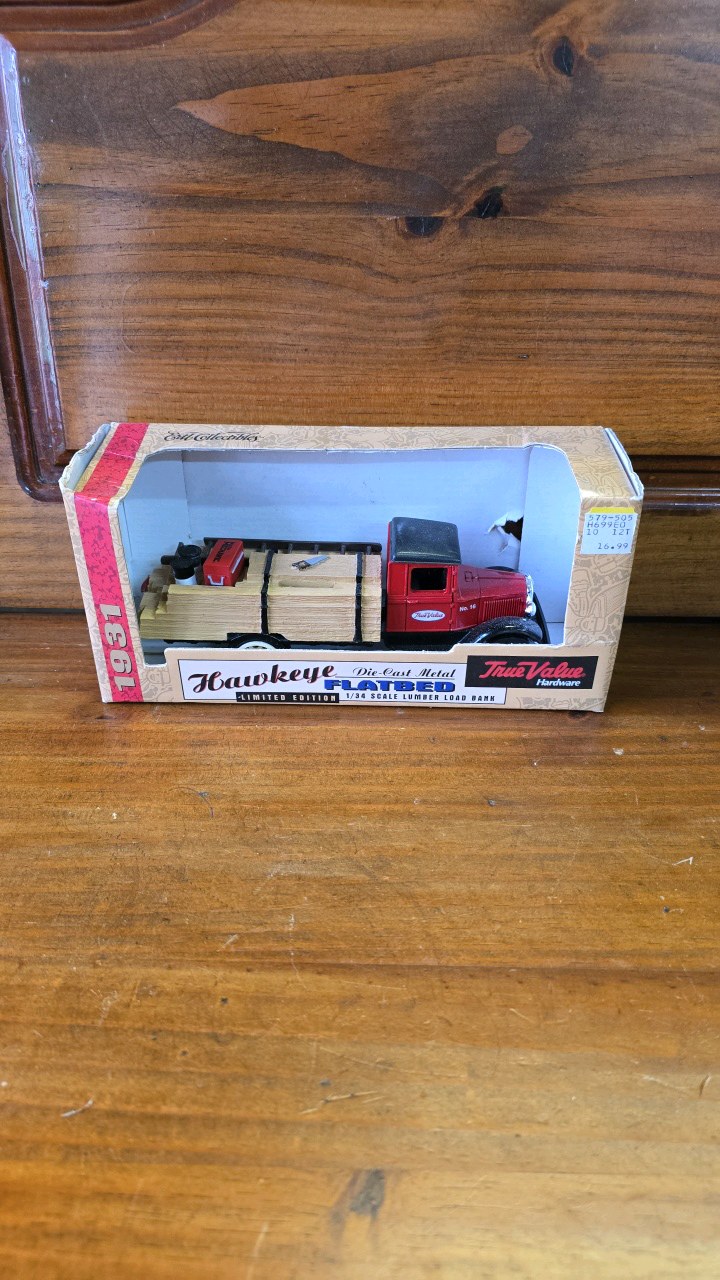 lot 51 image: True Value Die-cast Flatbed 134 Limited Edition Bank