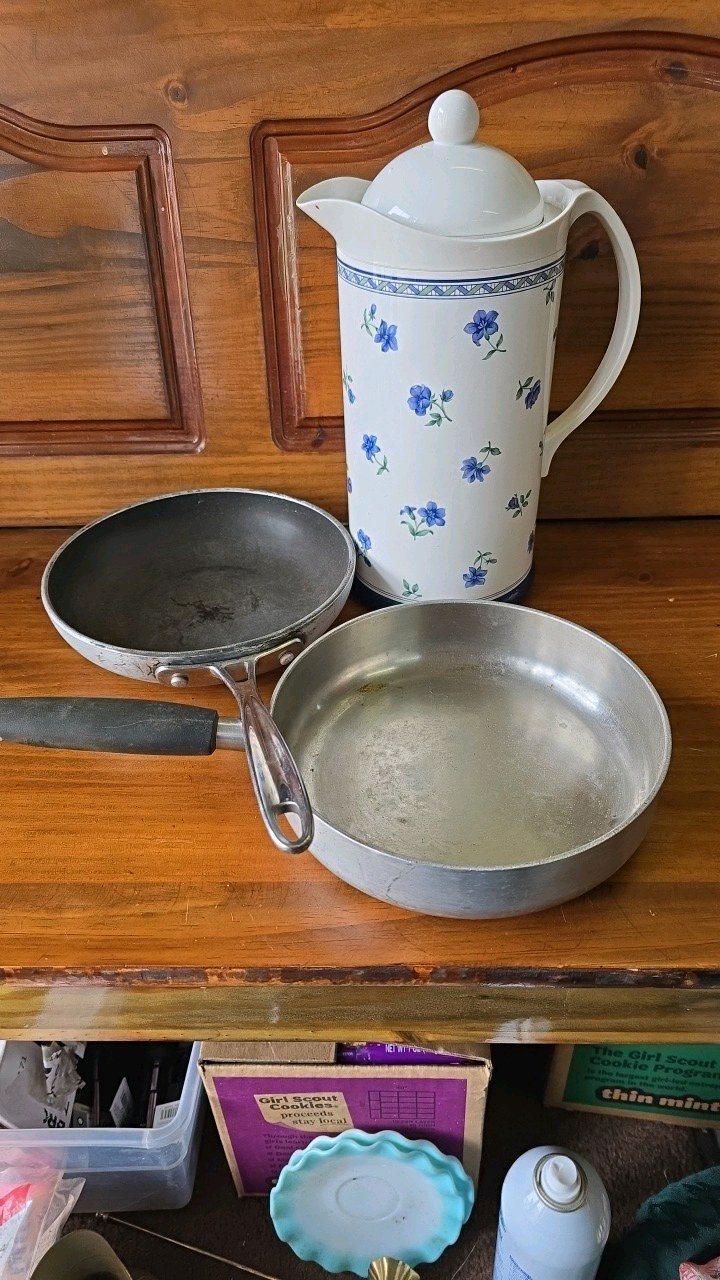 lot 84 image: 2 8 Fry Pans, Wear-Ever and Northcrest Gourmet, and a Coffee Carafe.