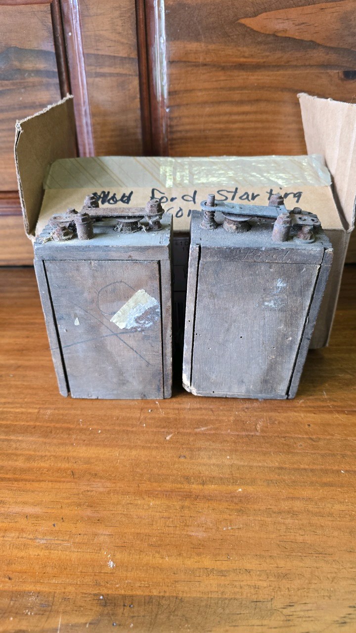 lot 85 image: Ford Starting Coils
