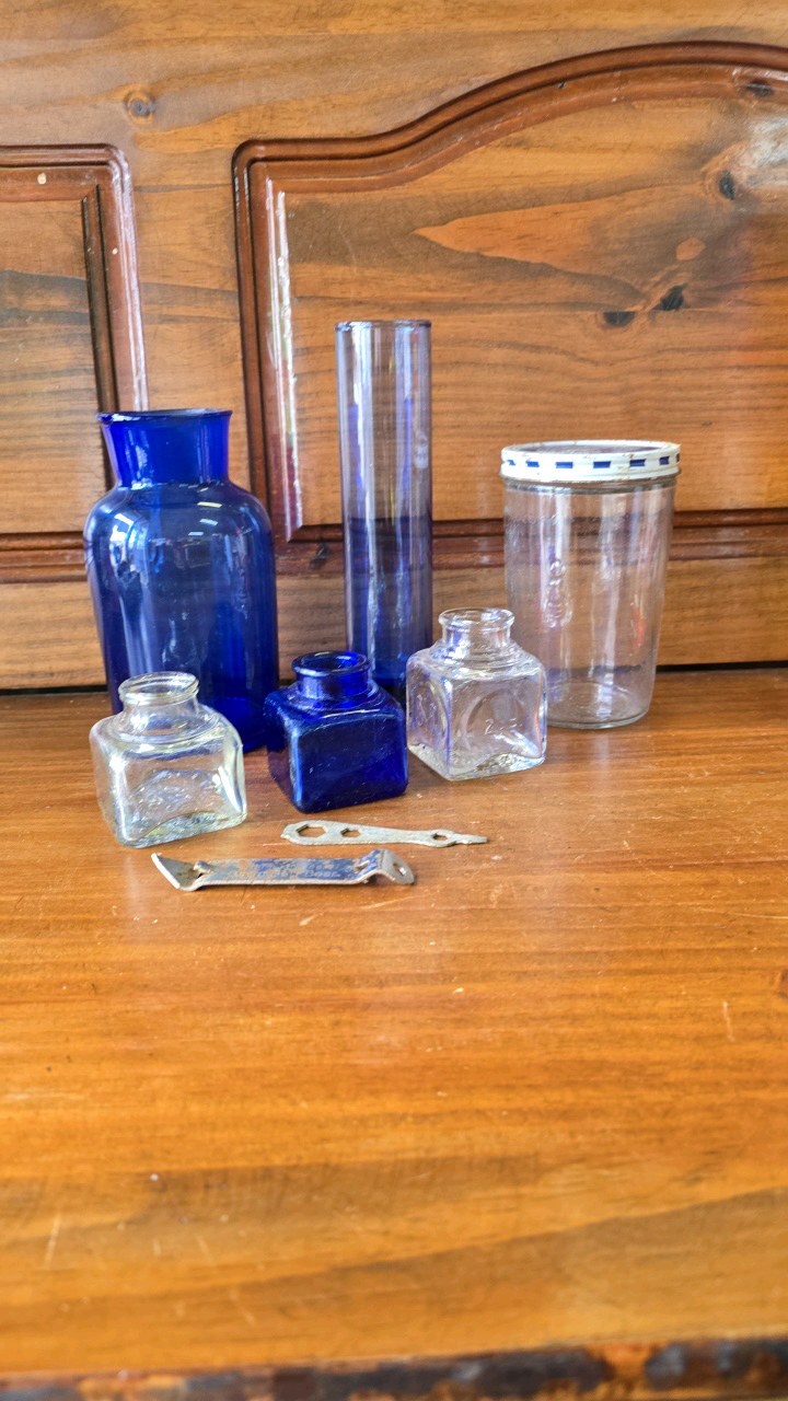 lot 86 image: Blue Glass, Jiffy PB Jar, Tall Blue Vase,  3 Small Jars