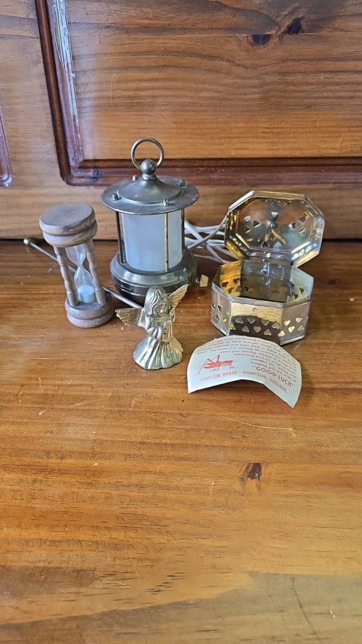 lot 88 image: Hourglass Timer, Chinese Cricket Box, Candle Flame Defuser, night light that needs a cord