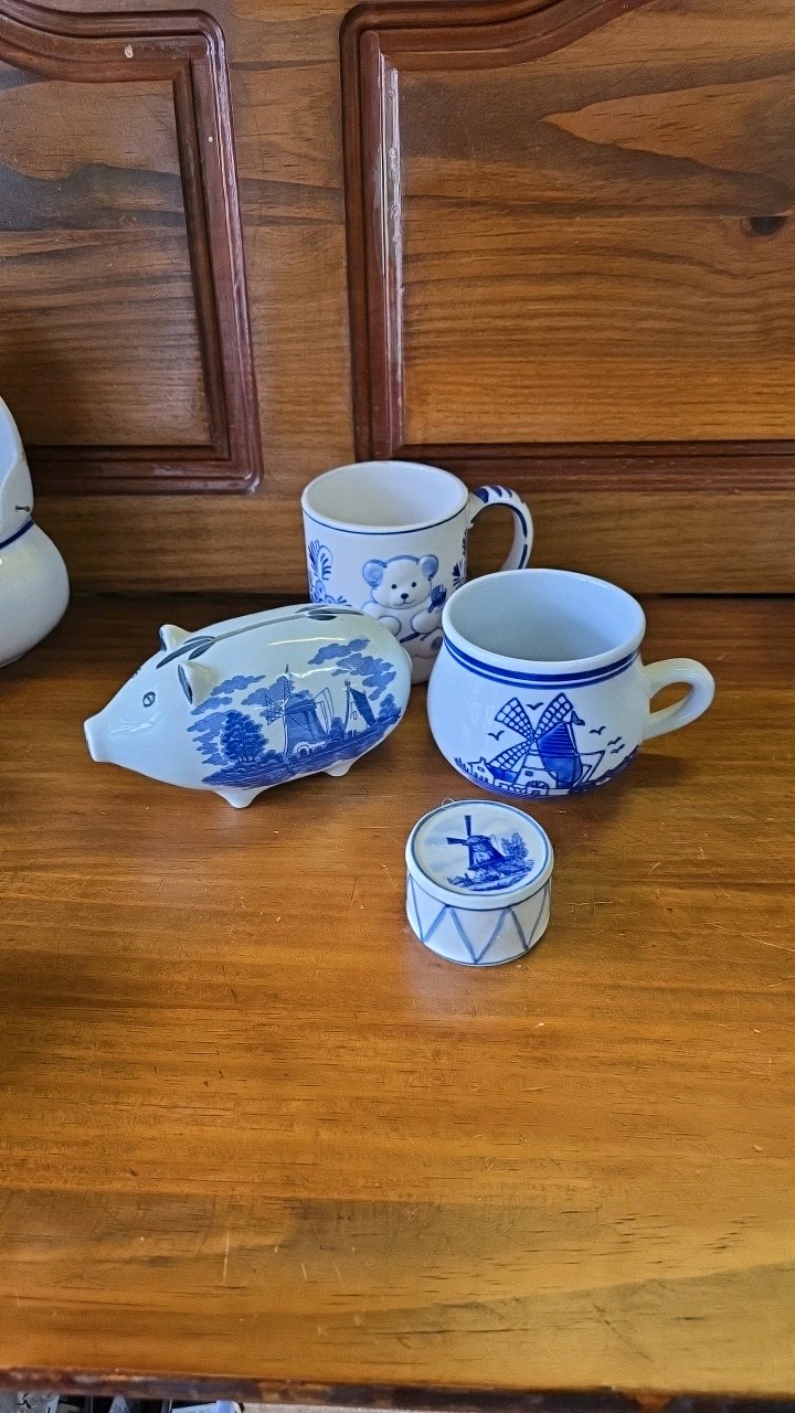 lot 96 image: Dutch Blue Piggy Bank, 2 Mugs, Dutch Decor