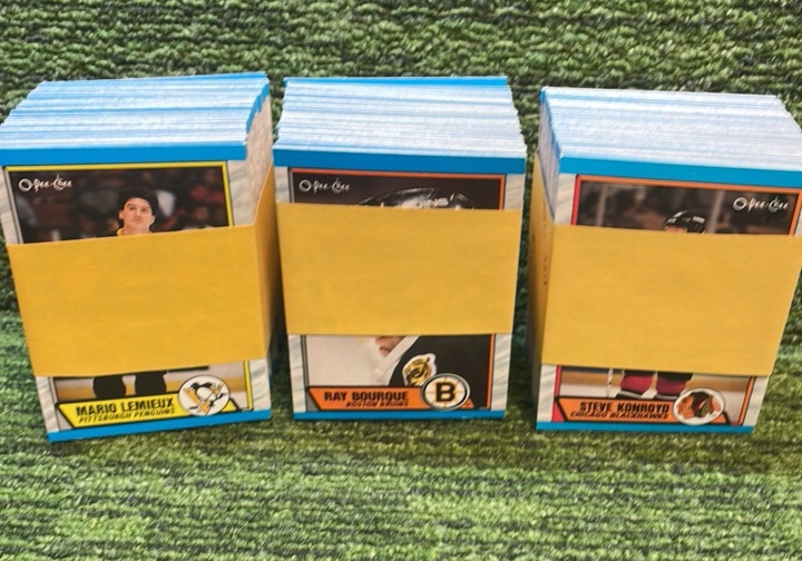 lot 108 image: 198990 O-Pee-Chee NHL Hockey set (#1-330)