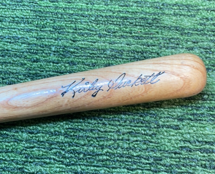 lot 125 image: Mini Louisville Slugger Kirby Puckett Baseball Bat- Minnesota Twins