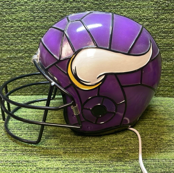 lot 13 image: Minnesota Vikings Unique Art Lamp Glowing Night Light -Light works