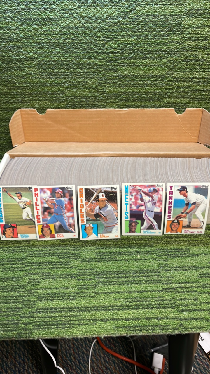lot 131 image: 1984 Topps baseball set (#1-792) Complete Don Mattingly Rookie