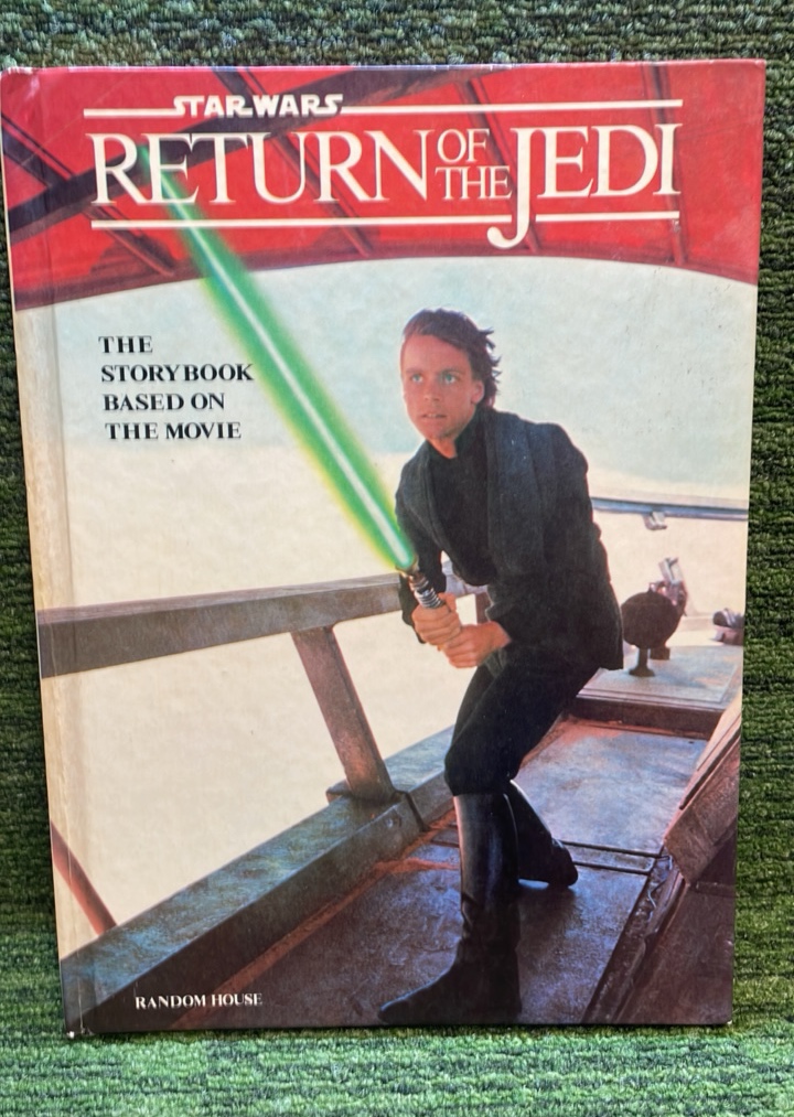 lot 135 image: 1983 Star Wars- Return Of The Jedi Storybook
