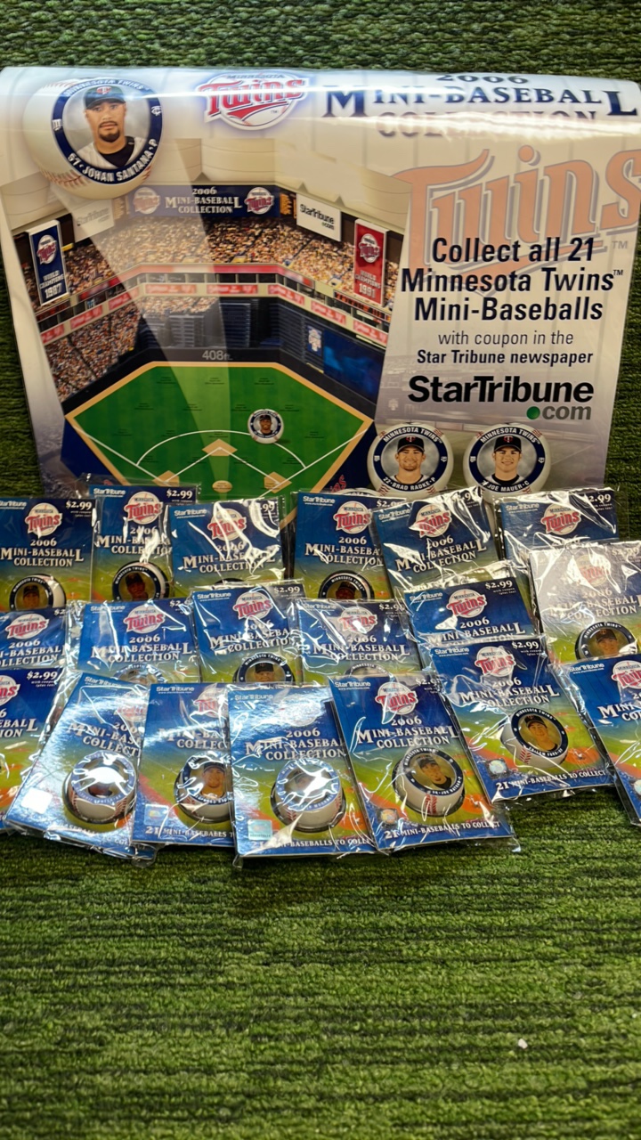 lot 143 image: 2006 mini Player Baseball Minnesota Twins -Includes 19 mini Baseball Players