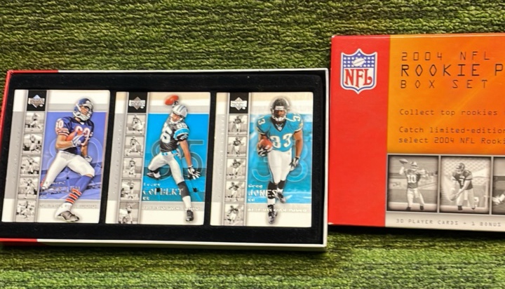 lot 180 image: 2004 NFL Players Rookie Premier box Set of 30 Player Cards Rothlesberger,Fitsgerald, Manning Rookies
