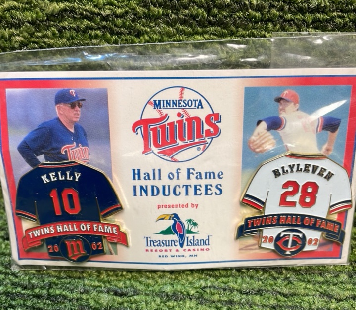 lot 183A image: Minnesota Twins Hall of Fame, Inductees Tom Kelly, and 11 commemorative PINS