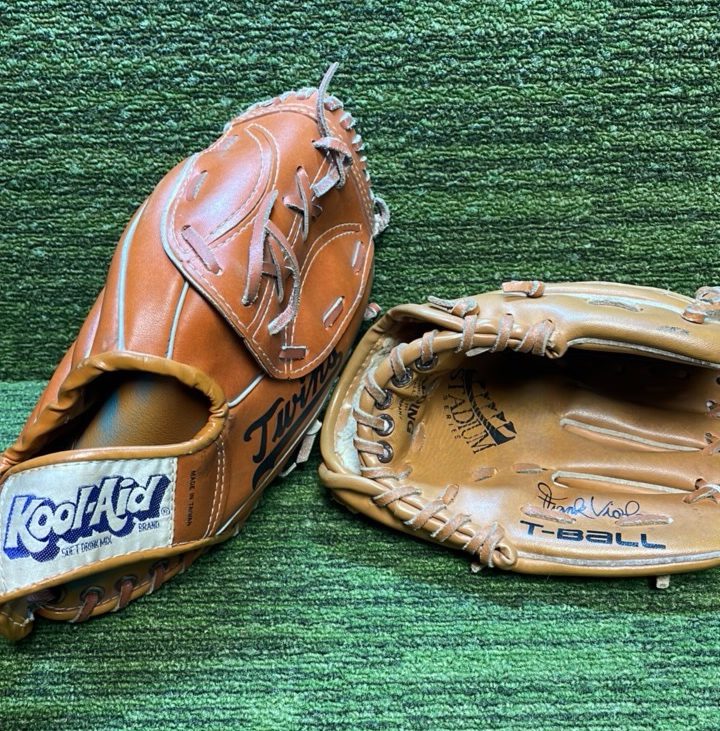 lot 197 image: Kirby Puckett and Frank Viola Kids Gloves