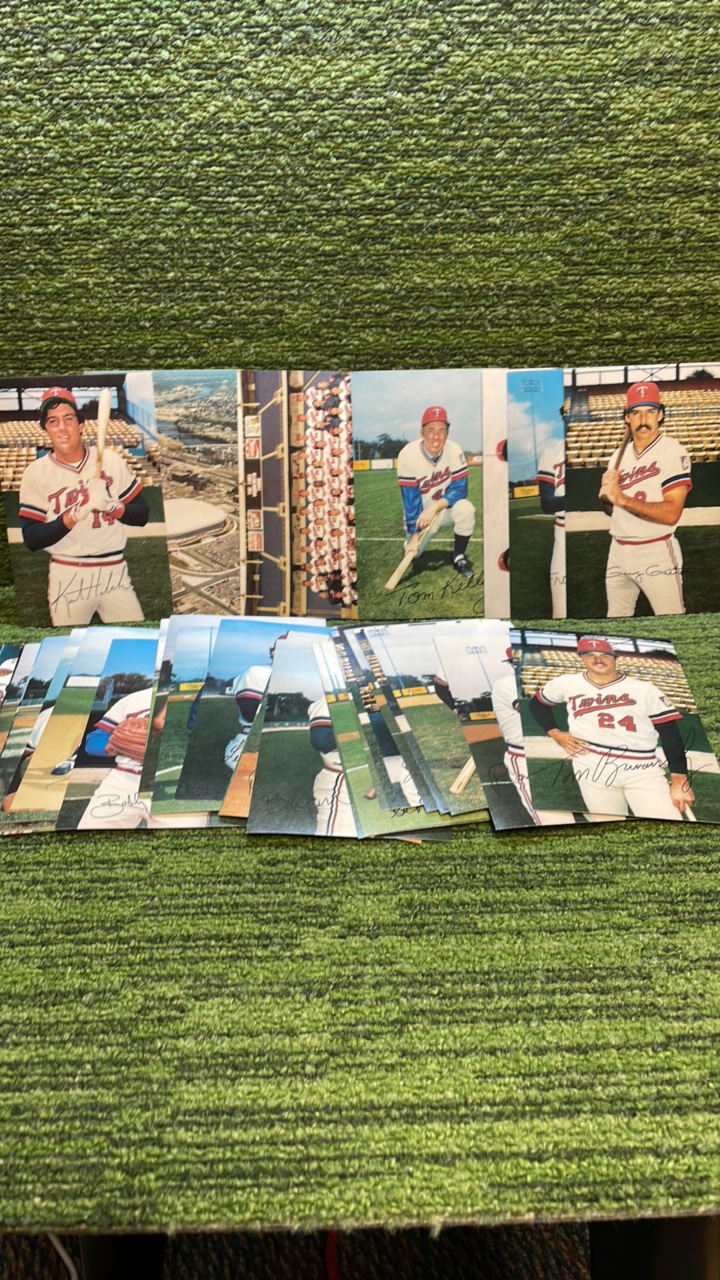 lot 203 image: 1983 Minnesota Twins Postcards, 30 in Total