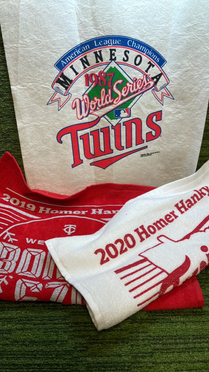 lot 212 image: Minnesota Twins Lot of Two Thick Towel Homer Hanky, and one 1987 World Series Champions fabric Poster