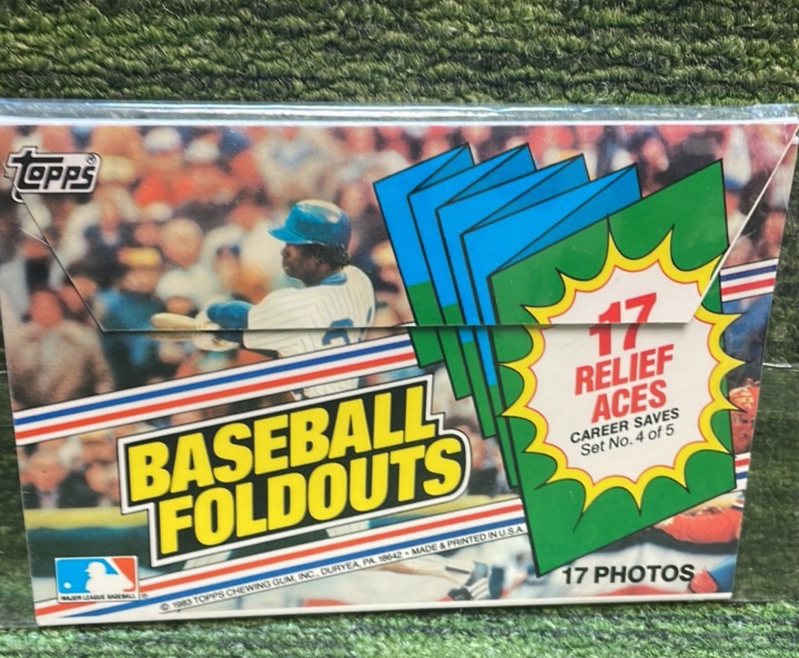 lot 239 image: 1983 Topps Baseball Fold Outs 17 photos Sealed